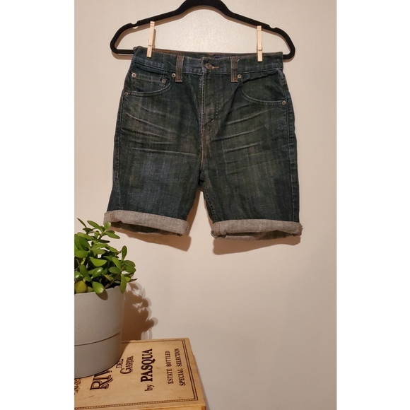 Levi denim shorts, like new - Picture 7 of 7